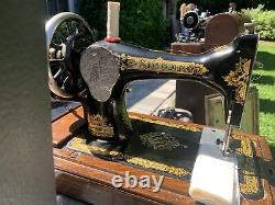 Antique Singer Sewing Machine 1910 Model #28