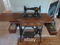Antique Singer Sewing Machine 1911 with stand/cabinet from Germany in good shape