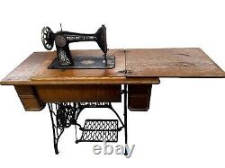 Antique Singer Sewing Machine (1916 G-Series)