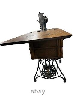 Antique Singer Sewing Machine (1916 G-Series)