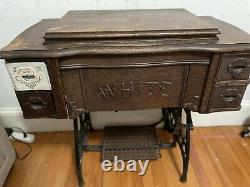 Antique Singer Sewing Machine 1920's, Original Wooden Cabinet withDrawers R
