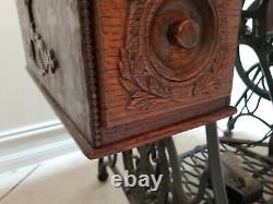 Antique Singer Sewing Machine 1920's, Original Wooden Cabinet withDrawers R