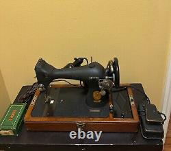 Antique Singer Sewing Machine 1920's with Bentwood Case