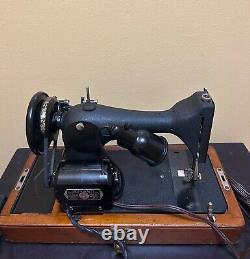 Antique Singer Sewing Machine 1920's with Bentwood Case