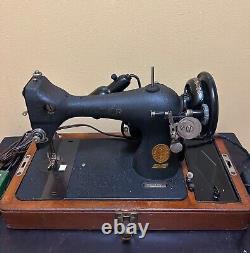 Antique Singer Sewing Machine 1920's with Bentwood Case