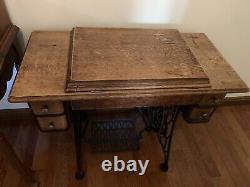Antique Singer Sewing Machine 1920s, Original Wooden Cabinet withDrawers