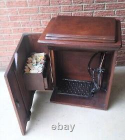 Antique Singer Sewing Machine 1923 Oak Cabinet Treadle Powered