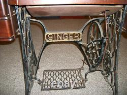 Antique Singer Sewing Machine Class 39 (1910) with Foot Treadle and Cabinet