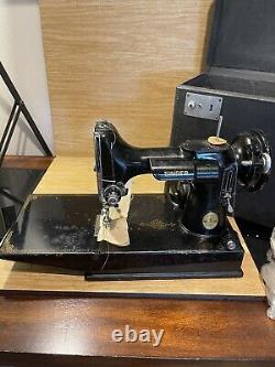 Antique Singer Sewing Machine Featherweight 221 With pedal and Case BS3