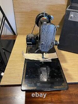 Antique Singer Sewing Machine Featherweight 221 With pedal and Case BS3