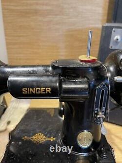 Antique Singer Sewing Machine Featherweight 221 With pedal and Case BS3