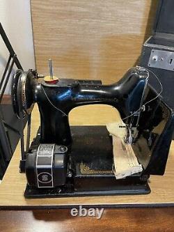 Antique Singer Sewing Machine Featherweight 221 With pedal and Case BS3