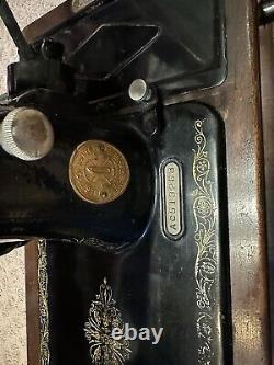 Antique Singer Sewing Machine Knee Lever Crank Wood Case