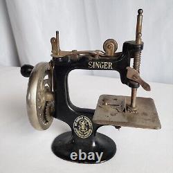 Antique Singer Sewing Machine Miniature Model Child's Toy with Moving Wheel Shaft