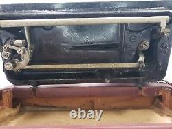 Antique Singer Sewing Machine SN C7161582 / c. 1908 / Tested & Works with Case