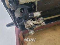 Antique Singer Sewing Machine SN C7161582 / c. 1908 / Tested & Works with Case