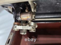 Antique Singer Sewing Machine Serial #Y8476354 untested, as is, #2