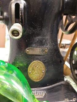 Antique Singer Sewing Machine Vintage Black Cast Iron -WORKING CONDITION