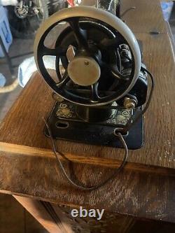 Antique Singer Sewing Machine With Cabinet