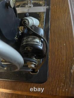 Antique Singer Sewing Machine With Cabinet