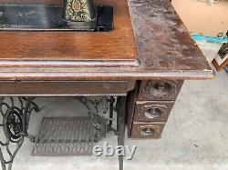 Antique Singer Sewing Machine With Cabinet & Extra Parts! Early 1900's Singer