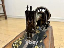 Antique Singer Sewing Machine With Case