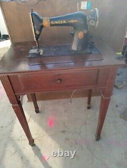 Antique Singer Sewing Machine With Table
