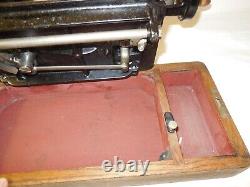 Antique Singer Sewing Machine Y Series Hand Crank 1920's with Bentwood Case