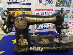 Antique Singer Sewing Machine from 1911 serial no. F1690771 model 15K Sfinx