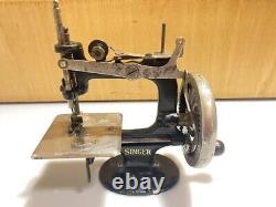 Antique Singer Sewing Machine hand cranked for Display JUNK 1930s from Japan