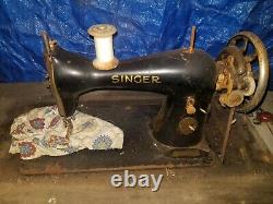 Antique Singer Sewing Machine in Cabinet Needs a good Home! Make an Offfer