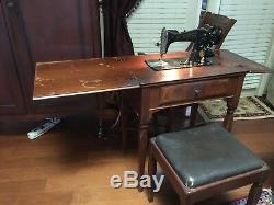 Antique Singer Sewing Machine in Cabinet with Bench 1947AH268896