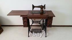 Antique Singer Sewing Machine in Original Cabinet Vintage 1911