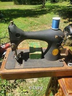 Antique Singer Sewing Machine with Bentwood Case Serial AJ099015 NO KEY