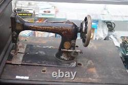 Antique Singer Sewing Machine with Cabinet/Table (LOCAL PICK UP ONLY)