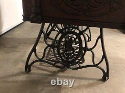 Antique Singer Treadle Sewing Machine 7 drawer Cabinet Ornate floral filigree