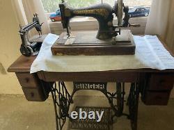 Antique Singer Treadle Sewing Machine Cabinet Table 4 Drawer Oak Cast Iron VTG