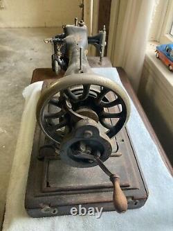 Antique Singer Treadle Sewing Machine Cabinet Table 4 Drawer Oak Cast Iron VTG