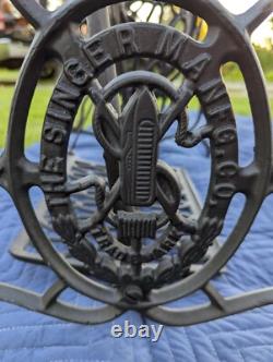 Antique Singer Treadle Sewing Machine Cast Iron Stand Table base works see video