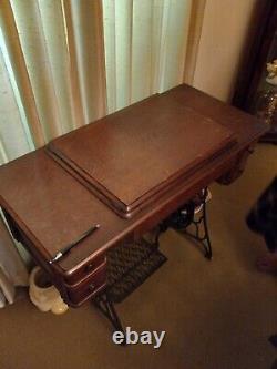 Antique Singer Treadle Sewing Machine Early 1900s