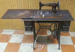 Antique Singer Treadle Sewing Machine circa 1910
