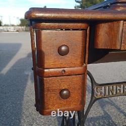 Antique Singer Treadle Sewing Machine in Cabinet, Vintage Early 1910-1915