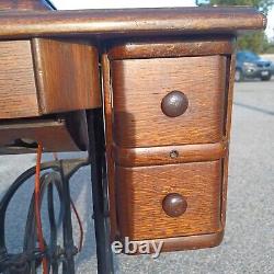 Antique Singer Treadle Sewing Machine in Cabinet, Vintage Early 1910-1915