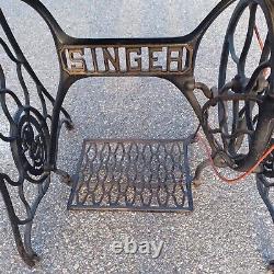 Antique Singer Treadle Sewing Machine in Cabinet, Vintage Early 1910-1915