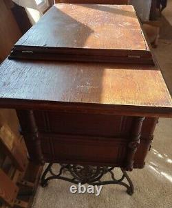 Antique Singer Treadle Sewing Machine in Oak Cabinet 1890's