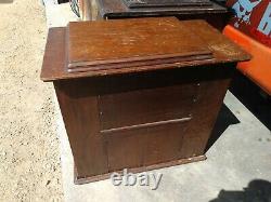 Antique Singer Treadle Sewing Machine unique Cabinet