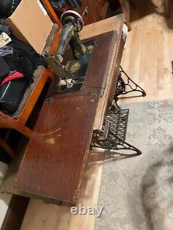 Antique Singer Treadle Sewing Machine with Sewing Box G7958651 G series Vintage