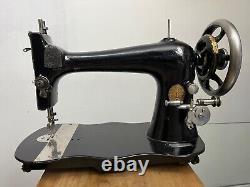 Antique Singer VS2 Fiddle Base Sewing Machine