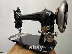 Antique Singer VS2 Fiddle Base Sewing Machine