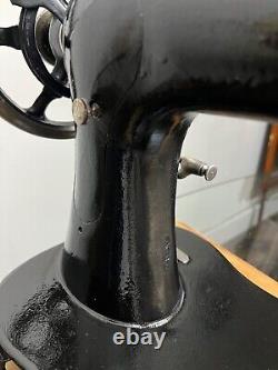 Antique Singer VS2 Fiddle Base Sewing Machine